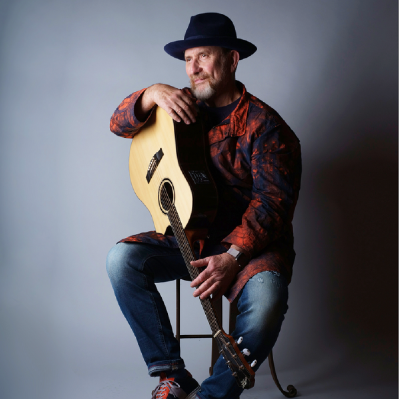 Colin Hay - 600x600